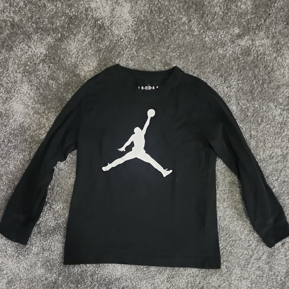 Kids Black Long Sleeve Shirt size 6/7